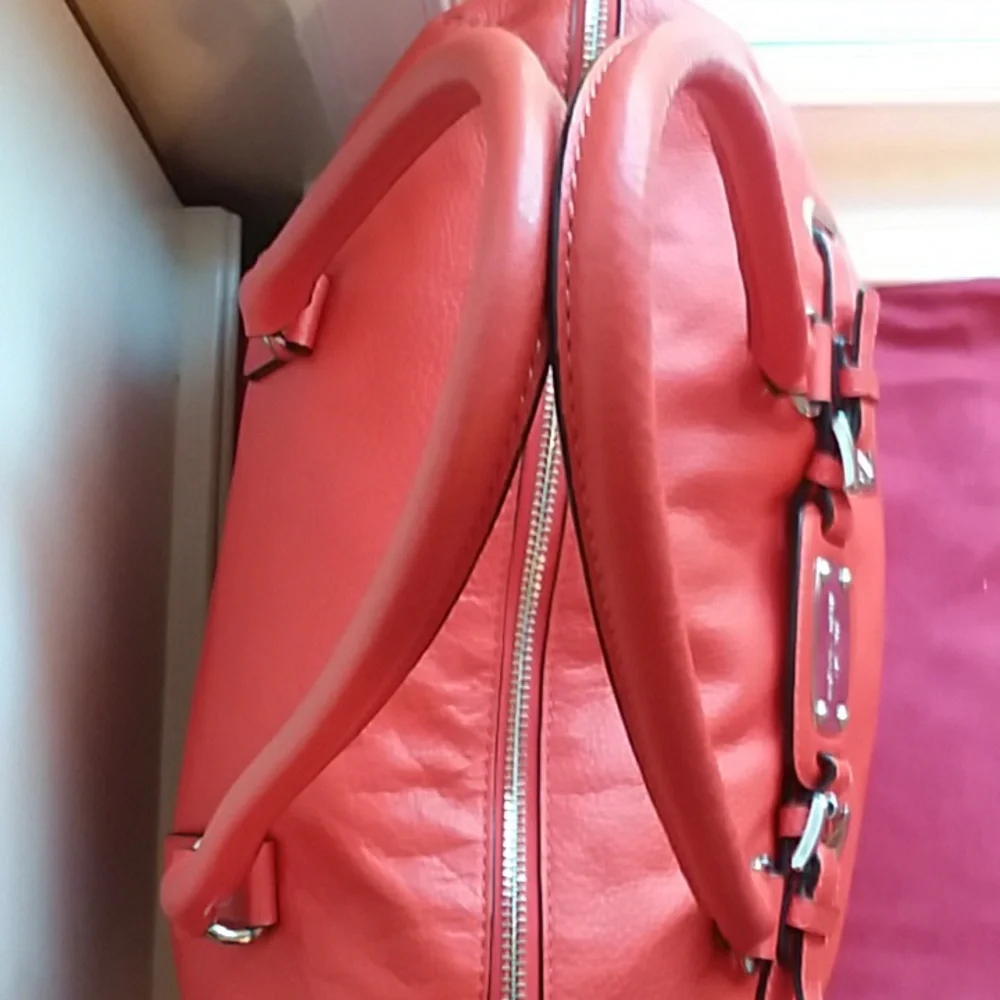 SOLD Michael Kors TravelBag Orange Leather XLarge Bag. Excellent Condition - Picture 4 of 14